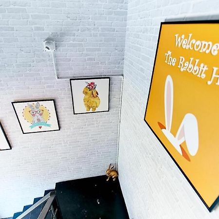 The Rabbit'S Hole Hostel Bangkok Extérieur photo
