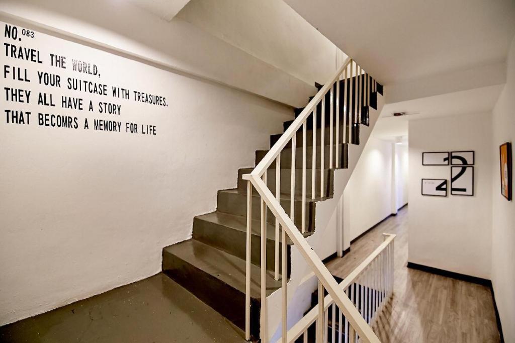 The Rabbit'S Hole Hostel Bangkok Extérieur photo