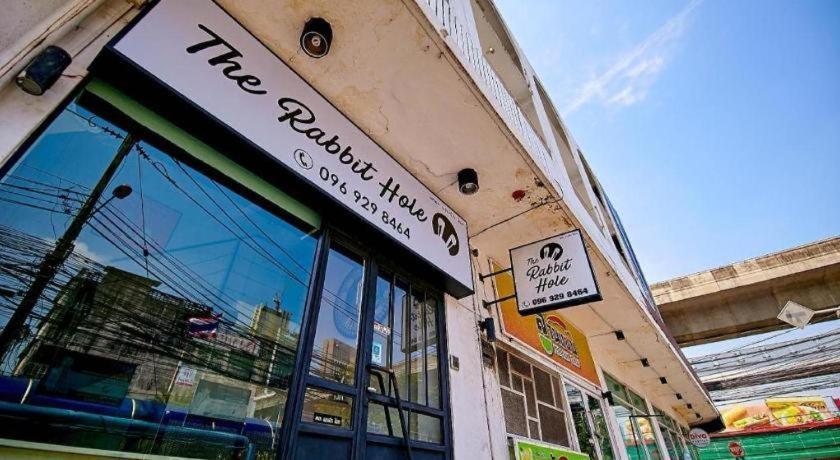 The Rabbit'S Hole Hostel Bangkok Extérieur photo