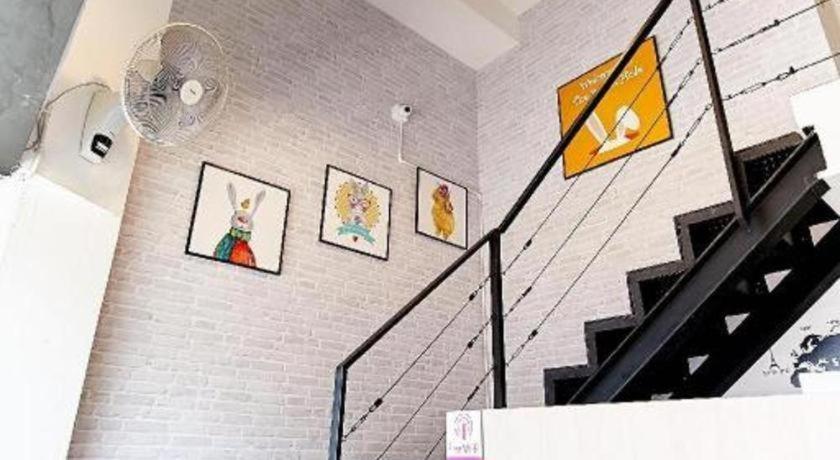 The Rabbit'S Hole Hostel Bangkok Extérieur photo