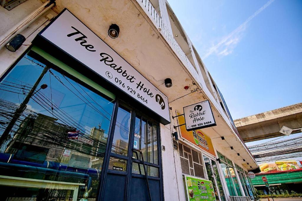 The Rabbit'S Hole Hostel Bangkok Extérieur photo