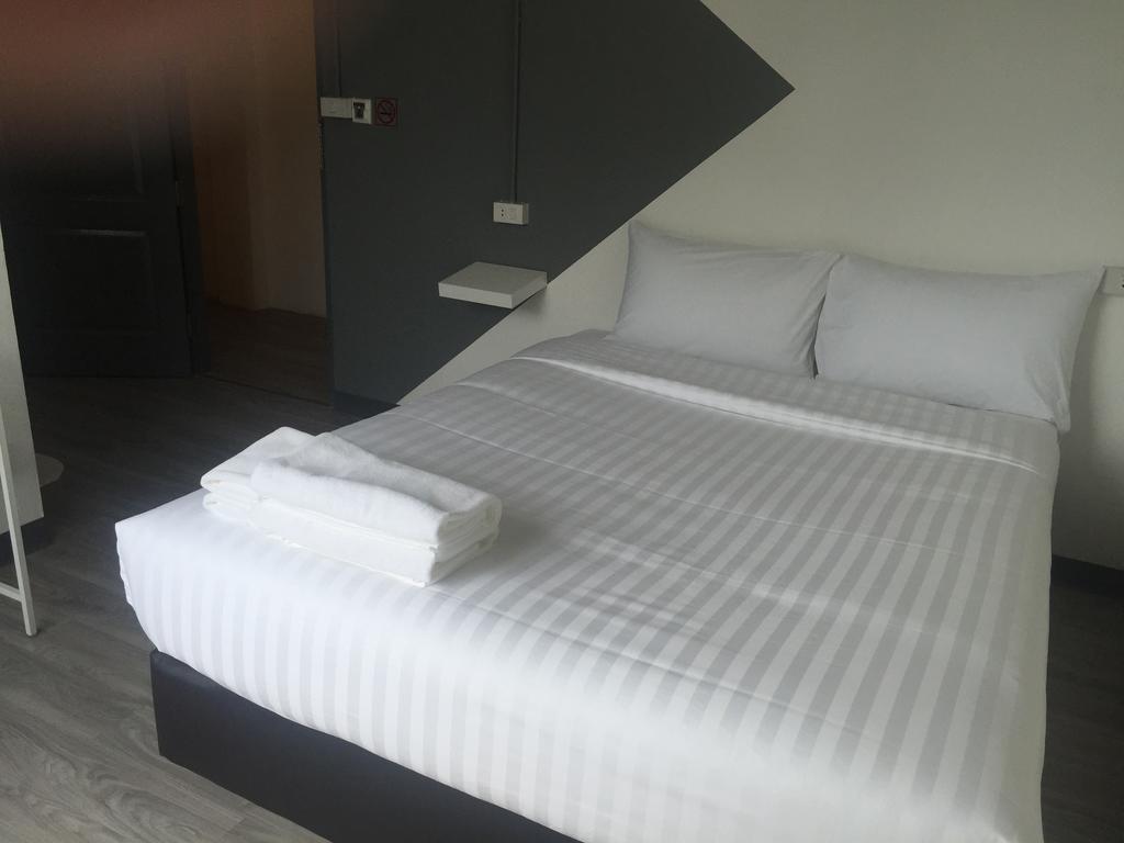 The Rabbit'S Hole Hostel Bangkok Extérieur photo
