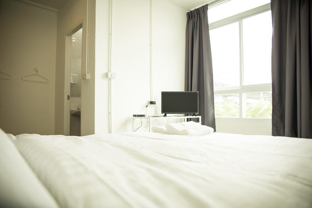 The Rabbit'S Hole Hostel Bangkok Extérieur photo