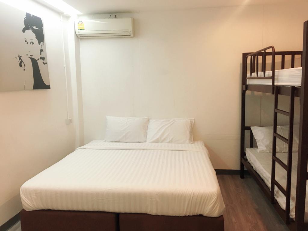 The Rabbit'S Hole Hostel Bangkok Extérieur photo