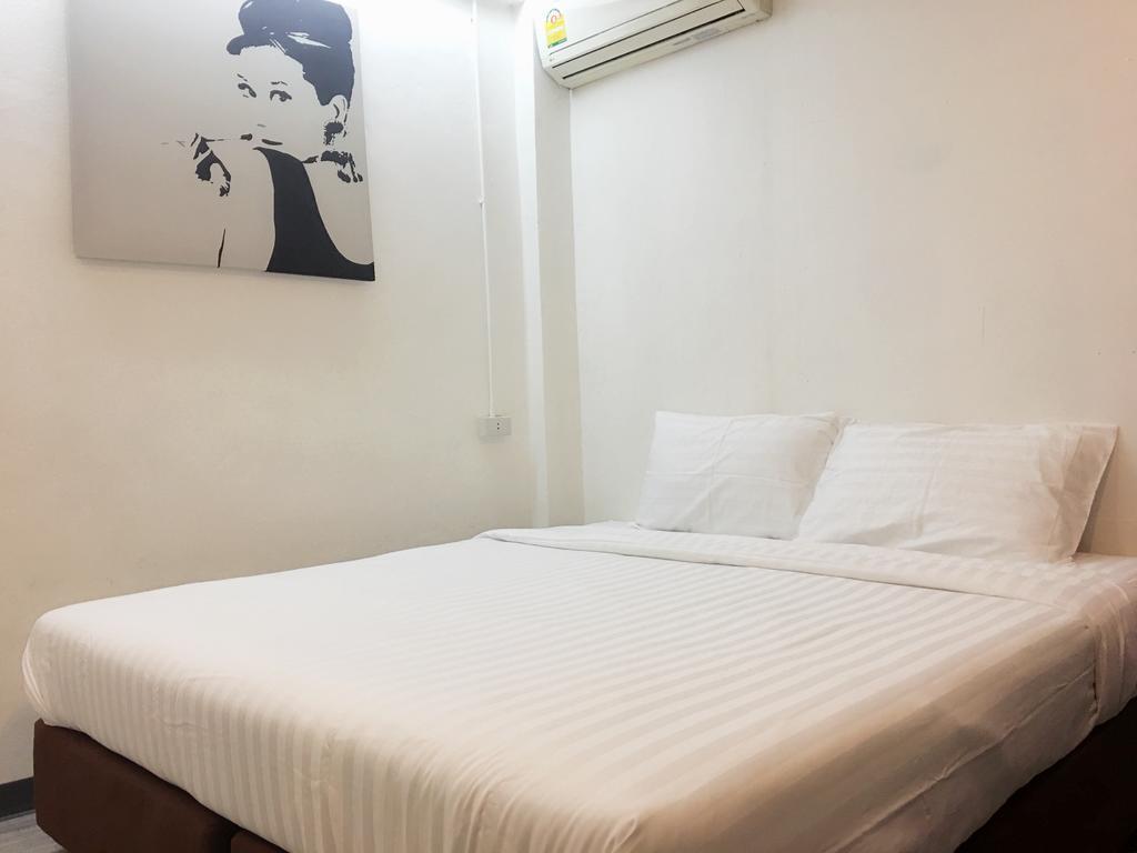 The Rabbit'S Hole Hostel Bangkok Extérieur photo