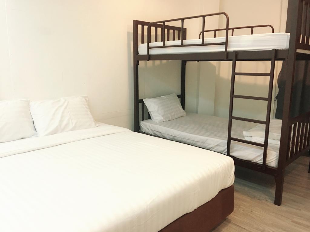 The Rabbit'S Hole Hostel Bangkok Extérieur photo